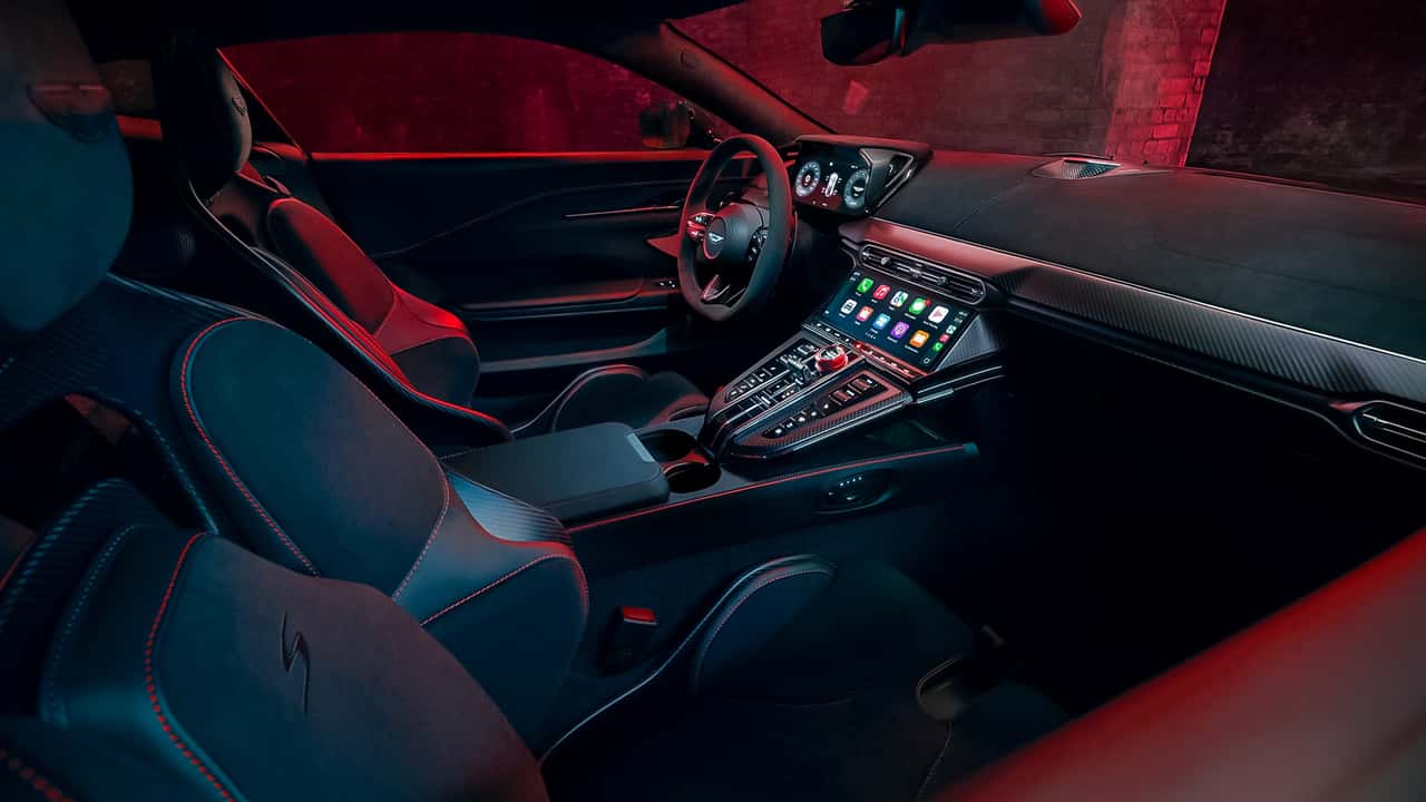 Aston Martin Vantage S (2025)